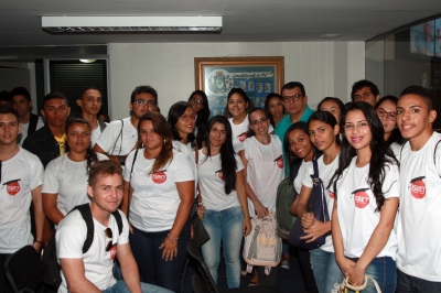 Alunos visitam a ALCE