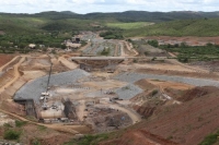 Obras da transposição no trecho do Eixo Norte, no riacho Jati (CE), paradas desde 2016 