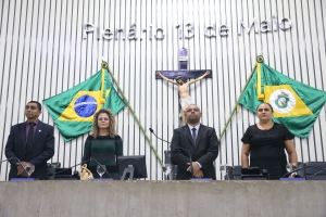 Alece celebra Dia Estadual da Policial Feminina em solenidade