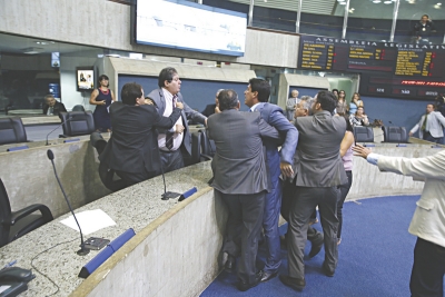 Na quarta (24), Agenor Neto e Tomaz Holanda só não trocaram socos com Osmar Baquit por interferência de servidores da AL e outros deputados 