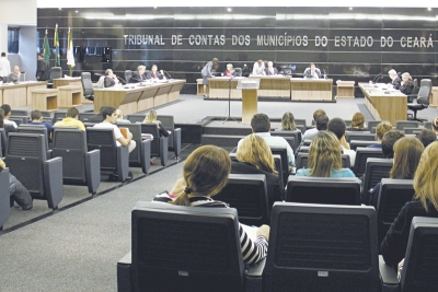 Conforme a proposta em tramitação, conselheiros, auditores e procuradores do TCM ficariam em disponibilidade remunerada 