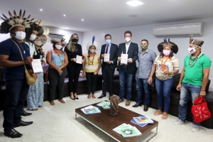 Comitiva de representantes da comunidade Tremembé visita ALCE