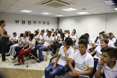 AL recebe alunos do município de Pacatuba na tarde desta terça