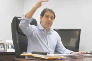 O líder do Governo Camilo na AL, Evandro Leitão, critica a postura de alguns integrantes da oposição, a quem chama de pragmáticos