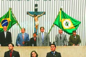 Um requerimento assinado pelo deputado Fernando Hugo, derrubando a sessão da Assembleia Legislativa, foi acatado pelos demais parlamentares em razão da morte do ex-deputado Joaquim Noronha