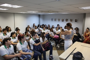 Alunos da Escola Profissional Ícaro de Sousa visitam Assembleia