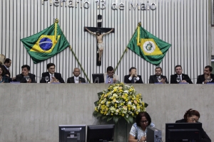 AL realiza sessão solene em homenagem ao Dia do Servidor Público