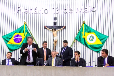 Votação durante sessão extraordinária da Assembleia Legislativa