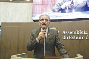 Deputado Walter Cavalcante diz que o debate sobre a postura do partido no pleito de Fortaleza está centralizado na figura de Eunício Oliveira