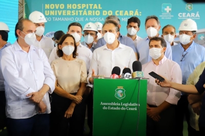 Parlamentares visitam obras do Hospital Universitário do Ceará