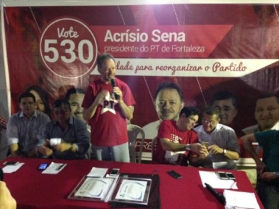 O vereador Acrísio Sena lançou oficialmente ontem sua candidatura à presidência do PT em Fortaleza DIVULGAÇÃO