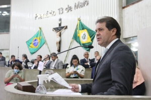 Evandro Leitão destaca produção legislativa e ações cidadãs da Alece