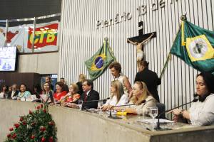 Sessão solene em homenagem ao Dia Internacional da Mulher