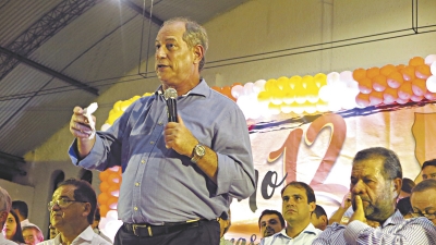 Ciro Gomes discursou para centenas de pessoas em evento no Crato, na noite de ontem. Hoje, ele continua sequência de eventos pelo Cariri 