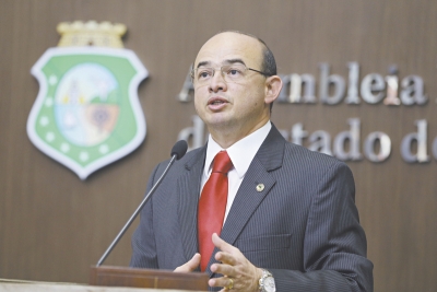 O deputado Sérgio Aguiar tem orientado candidatos, especialmente da Região Norte, quanto a prazos e vedações previstos nas novas regras 