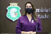 Érika Amorim destaca campanha pelo fim da violência contra mulheres