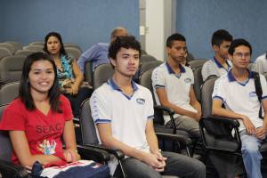 Alunos da Escola Bezerra de Menezes visitam Assembleia