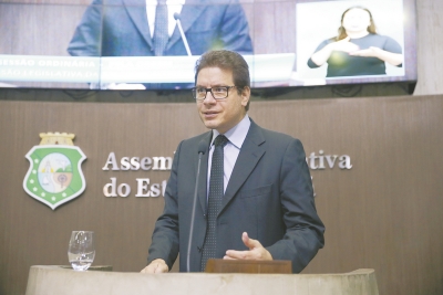 Renato Roseno pontua que, apesar da crise que atinge a esquerda, o PSOL cresce entre os jovens 