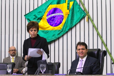 Leitura do expediente na abertura da sessão plenária desta quinta-feira 