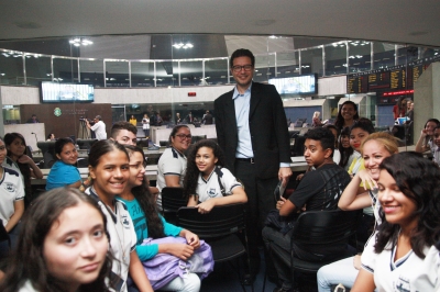 Estudantes da Escola de Ensino Fundamental e Médio Governador Flávio Marcílio participam do projeto O Parlamento e sua História