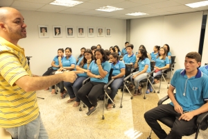 Estudantes da Escola de Ensino Fundamental e Médio Dona Luíza Távora em visita do projeto O Parlamento e sua História