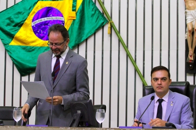 Leitura do expediente na abertura da sessão plenária desta terça-feira