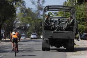 As 4.492 seções eleitorais, divididas em 13 zonas em Fortaleza, foram cobertas por 2,5 mil homens do Exército. Eram militares dos quartéis daqui e de unidades de Crateús, Picos (PI), Teresina, Petrolina e Garanhuns (PE)