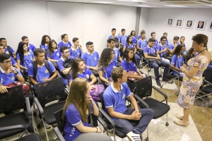 Assembleia recebe visita de alunos da Escola Félix de Azevedo