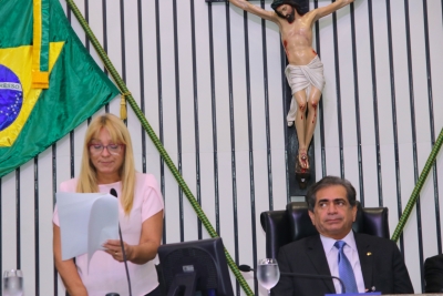 Leitura do expediente na abertura dos trabalhos da sessão plenária desta terça-feira